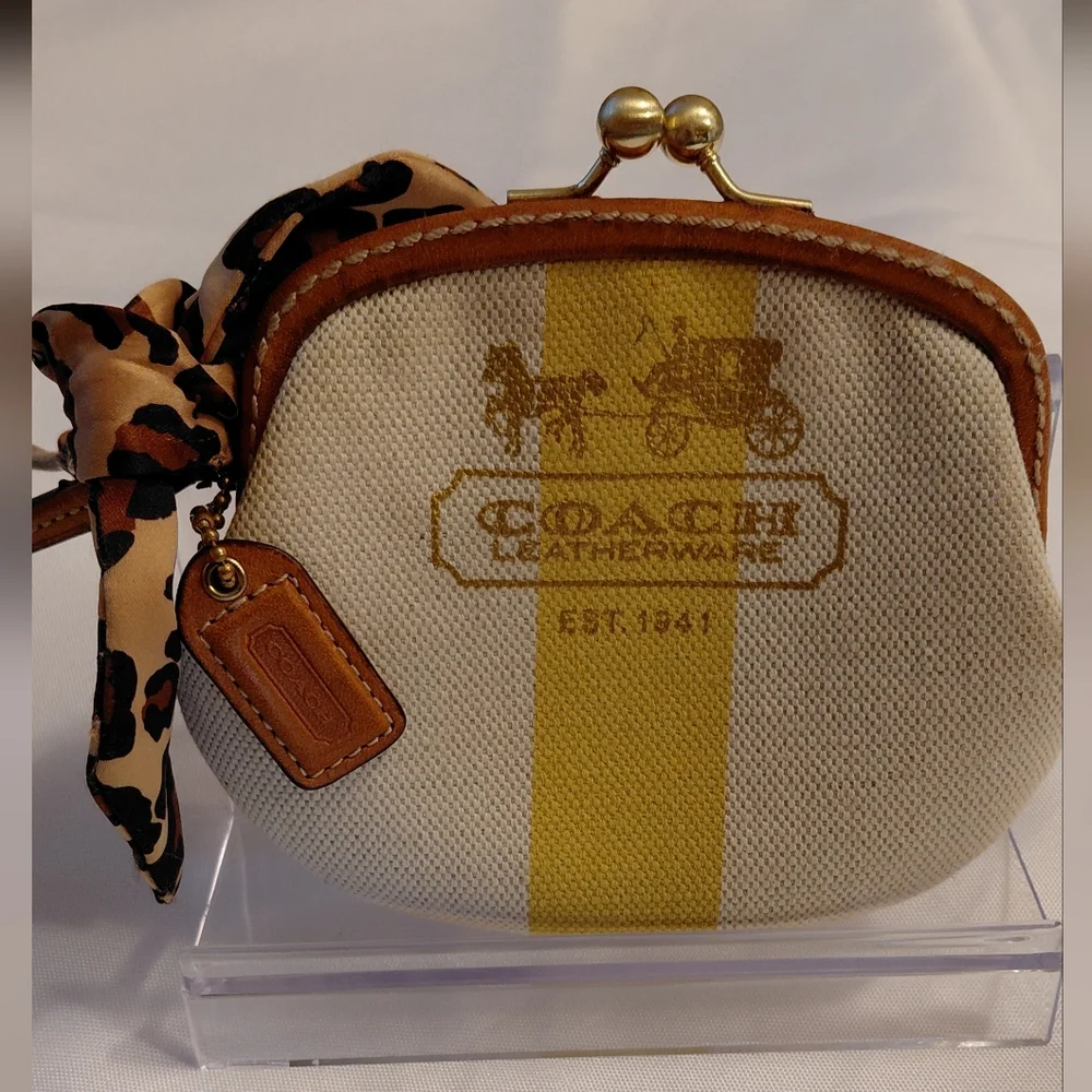 Coach Kisslock 💋 - Picture 3 of 14